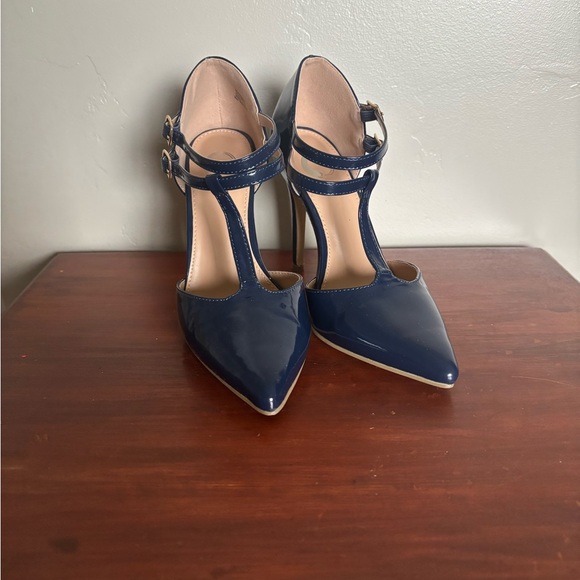 Navy blue Journey collection heels. - Picture 3 of 13